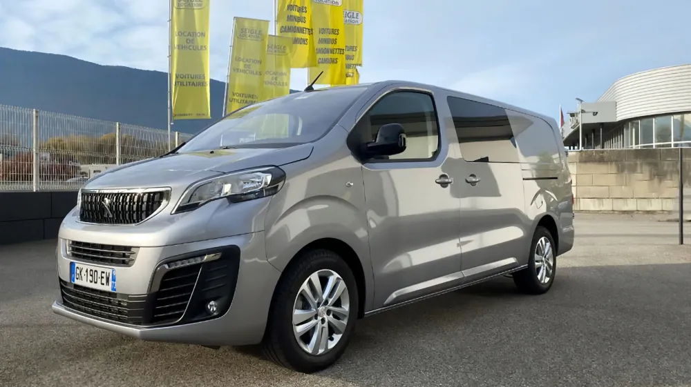 Peugeot Traveller double cabine (6 places)